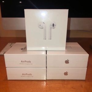 Apple AirPods 2nd gen with wireless charging case